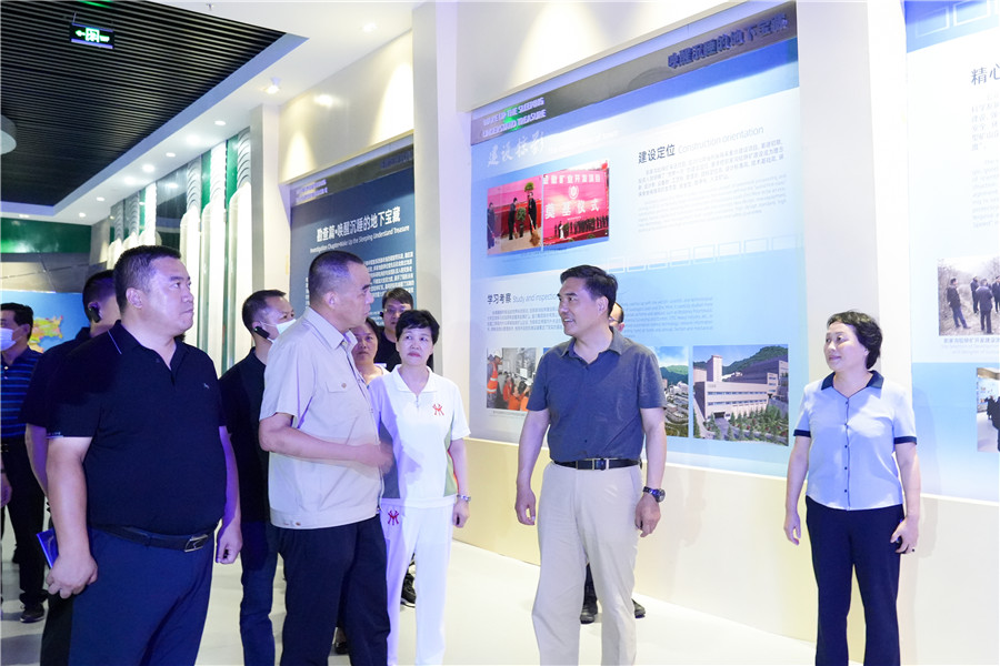 12-2022年8月，省委常委、省委統(tǒng)戰(zhàn)部長(zhǎng)孫雪濤帶領(lǐng)帶領(lǐng)全省黨外代表人士考察團(tuán)蒞臨金徽股份調(diào)研指導(dǎo)。.jpg