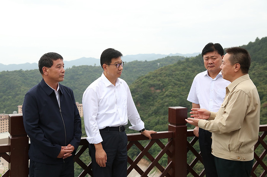 13-2021年8月，省委常委、副省長(zhǎng)張錦剛蒞臨公司檢查指導(dǎo)工作。.jpg