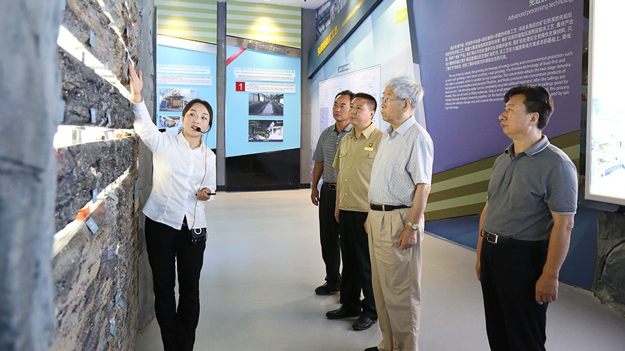 18-2020年8月，原四川省委書記、省人大常委會(huì)主任，中共第十六屆中央委員，第十一屆全國(guó)人大常委會(huì)委員張學(xué)忠蒞臨金徽股份參觀。.jpg