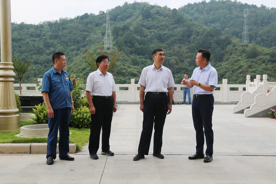 24-2018年8月，全省綠色礦山建設(shè)現(xiàn)場(chǎng)會(huì)在金徽股份召開，時(shí)任副省長(zhǎng)李斌出席會(huì)議并做重要講話。.jpg