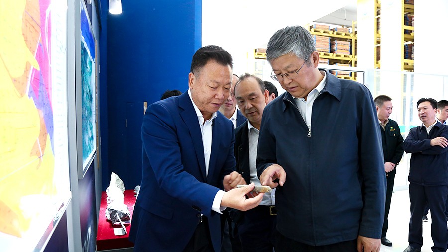 33-2021年5月，隴南市委書記張珂兵蒞臨礦區(qū)調(diào)研尾礦庫(kù)治理及綠色礦山建設(shè)情況。.jpg