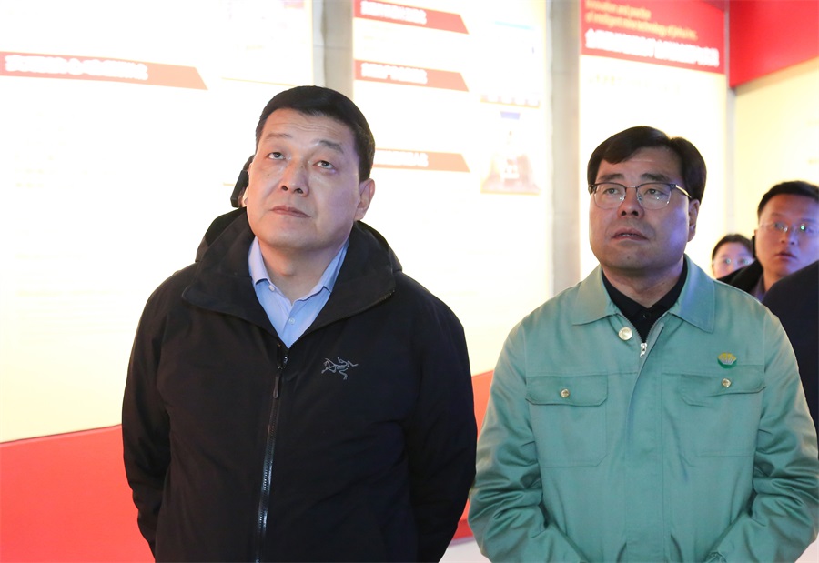 38-2023年12月，民建甘肅省委員會(huì)主任委員，全國(guó)政協(xié)委員，甘肅省政協(xié)常委，省生態(tài)環(huán)境廳廳長(zhǎng)，省核安全局局長(zhǎng)葛建團(tuán)蒞臨金徽股份調(diào)研。.jpg