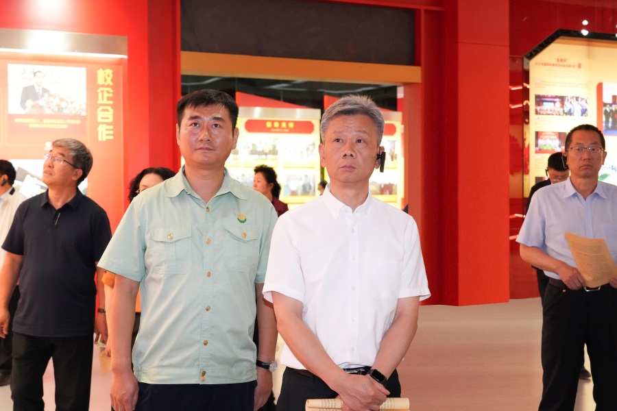 2024.06.23全國(guó)政協(xié)委員、省政協(xié)副主席、民盟甘肅省委會(huì)主委劉仲奎蒞臨金徽股份調(diào)研.jpg