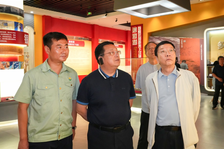 2024.06.23全國(guó)政協(xié)委員、 陜西省政協(xié)副主席、民建陜西省委會(huì)主委李忠民蒞臨金徽股份調(diào)研.jpg