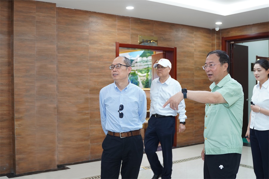 2024.06.23重慶市政協(xié)副主席、民盟市委會(huì)主委杜惠平蒞臨金徽股份調(diào)研.jpg