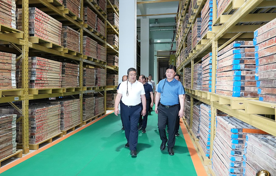 51-2022年6月，省農(nóng)業(yè)農(nóng)村廳一級(jí)巡視員朱寶瑩蒞臨金徽股份調(diào)研綠色礦山建設(shè)工作。.jpg