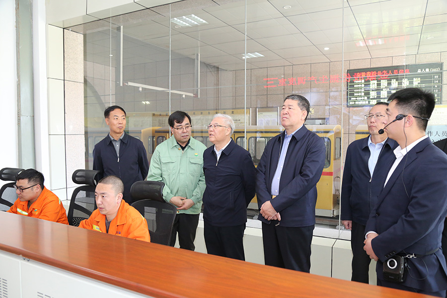 全國(guó)政協(xié)常委，省政協(xié)副主席，民進(jìn)中央常委、甘肅省主委尚勛武調(diào)研金徽股份時(shí)強(qiáng)調(diào)，要加強(qiáng)科技創(chuàng)新與人才培養(yǎng)。-900.jpg
