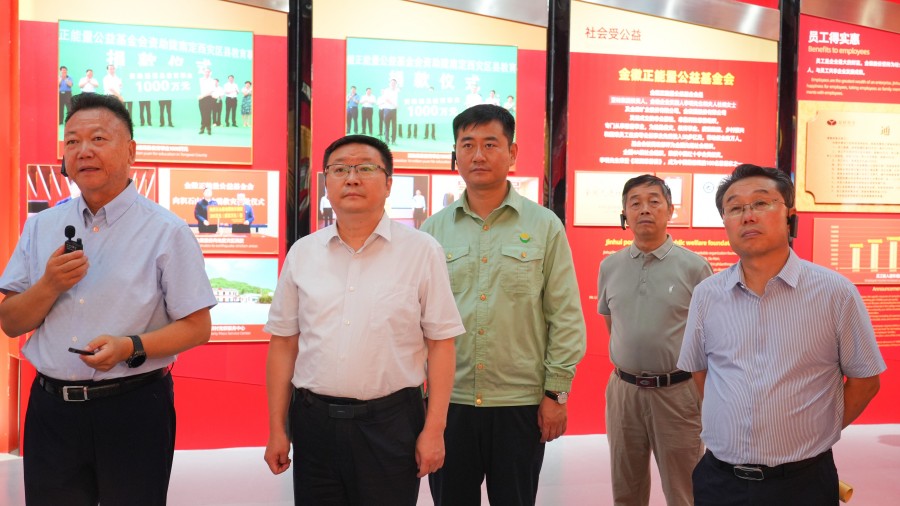 隴南市委副書記、市政府黨組書記、市長(zhǎng)劉永革蒞臨金徽股份調(diào)研_副本.jpg