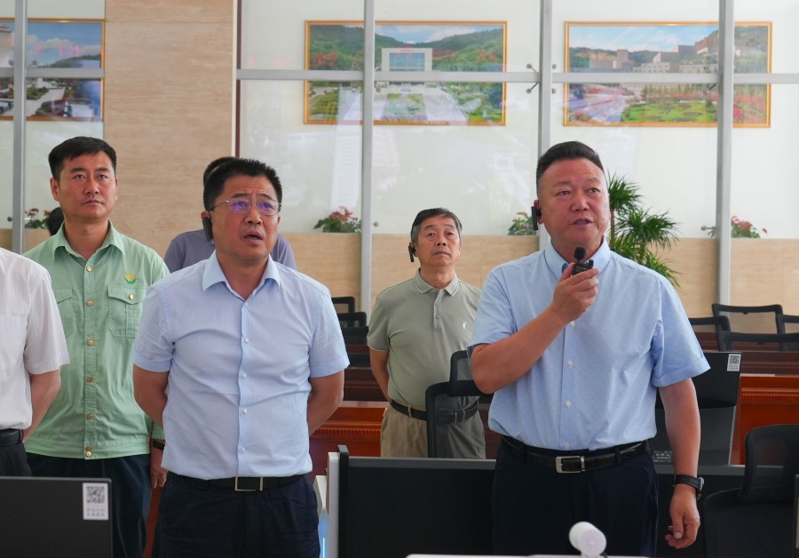 省自然資源廳黨組書記、廳長(zhǎng)張曉軍蒞臨金徽股份調(diào)研綠色礦山建設(shè)工作_副本.jpg