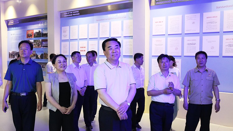 省委常委、省委統(tǒng)戰(zhàn)部部長馬廷禮蒞臨金徽股份調研