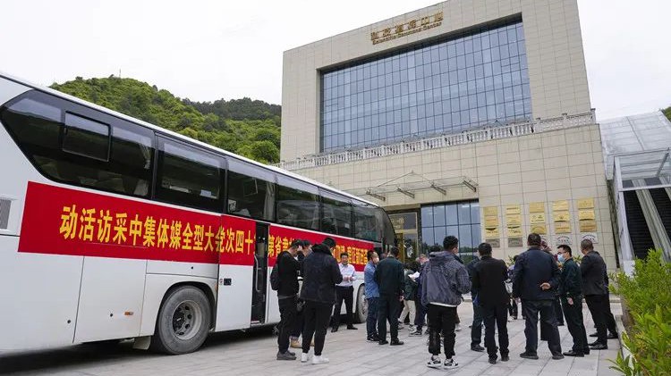 中央大型全媒體集中采訪(fǎng)團(tuán)走進(jìn)金徽股份
